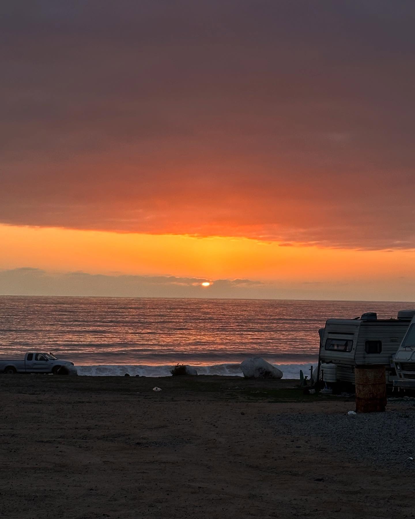 Atardecer sobre el mar en Alisitos, Playas de Rosarito